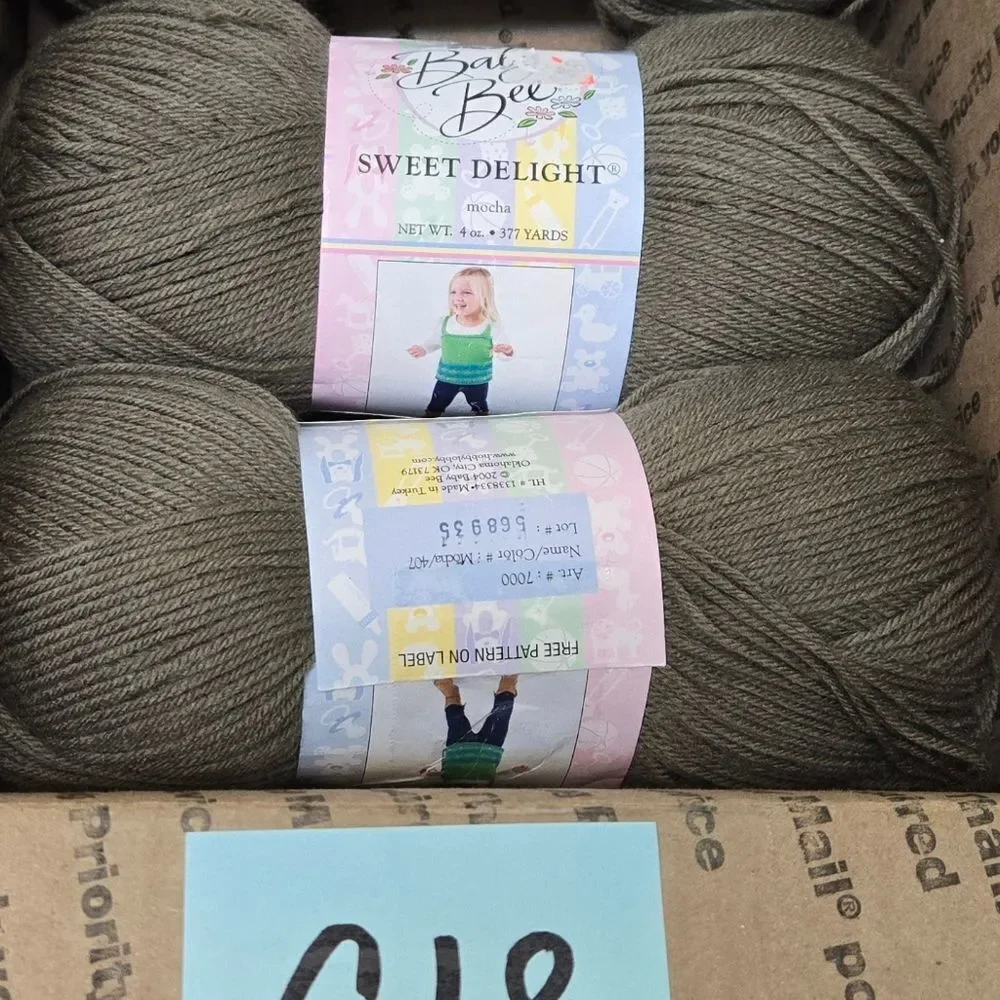 Baby Bee Sweet Delight Yarn in MOCHA